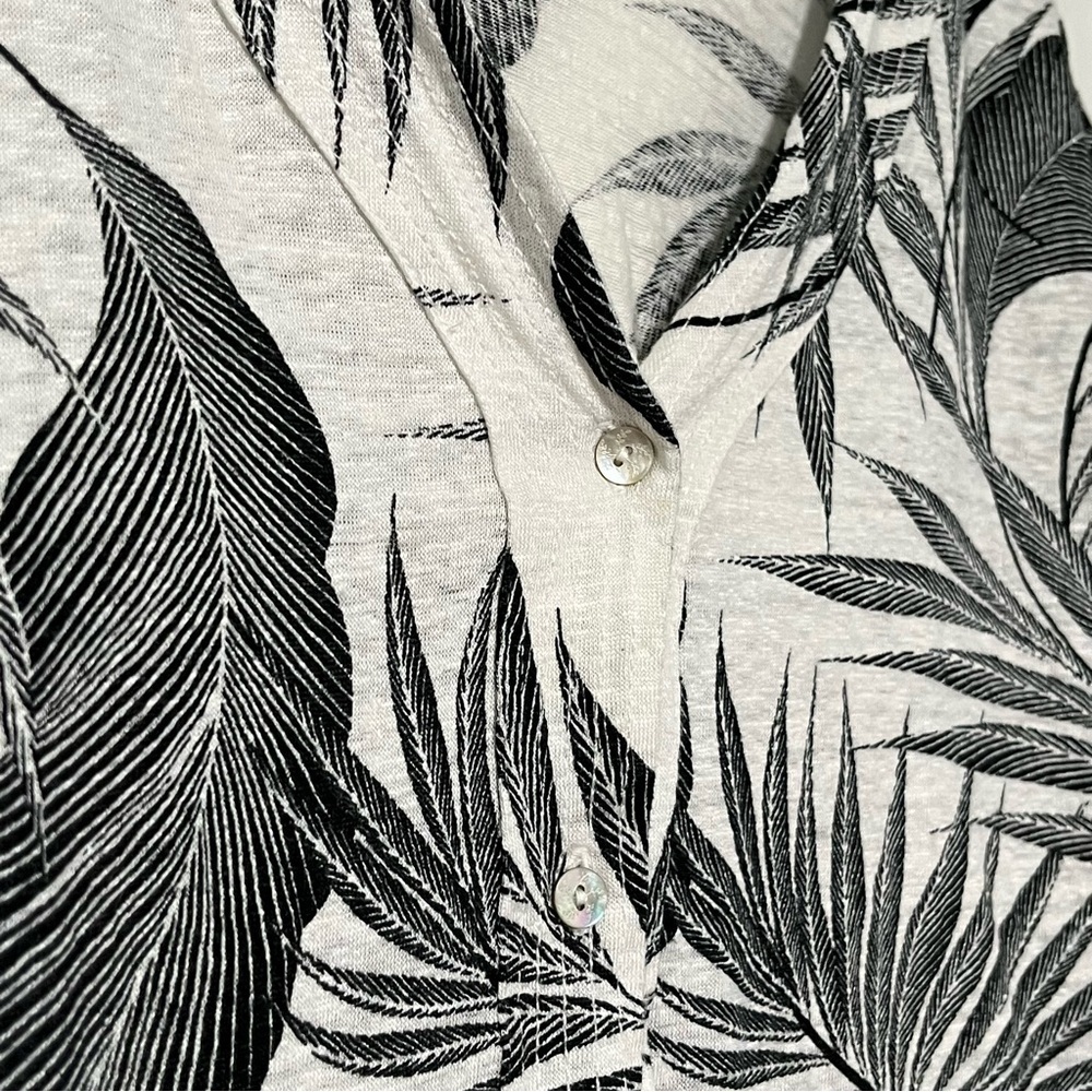 Tahari Monochrome Black and White Tropical leaf Print Button Down linen blouse - Picture 3 of 3